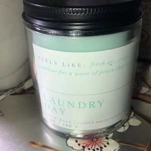 Bath And Bodyworks one wick candle laundry day